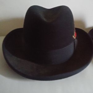 I am selling my godfather hat I am out grew it